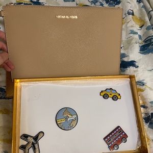 Michael Kors clutch in Gift box